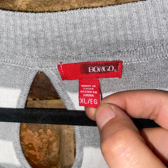 BONGO Gray & White Striped Ruched Keyhole Long Sleeve Sweater Women's Size XL - Picture 4 of 6